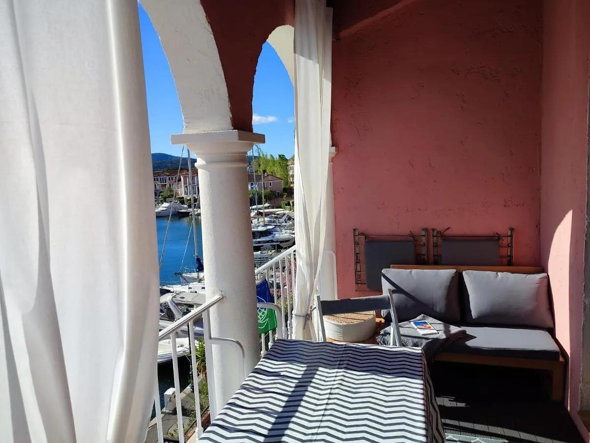 Apartmán La Voile Blanche -Port-Grimaud Lux 0*, Grimaud Francie